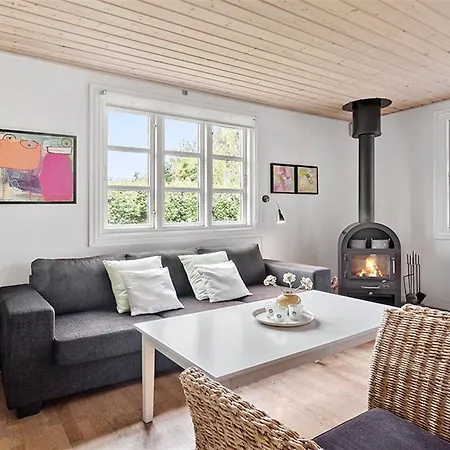 Semesterbostad Skrolan - 200m From The Sea By Interhome